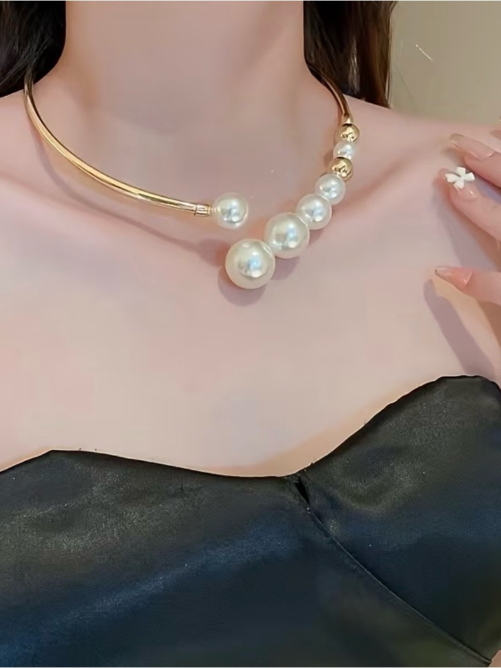 Classic Pearl Collar Necklace - Picture 4 of 6